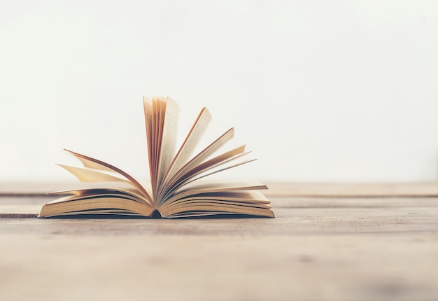 别克英朗去雾气是哪个按键(别克英朗按键灯开关在哪)